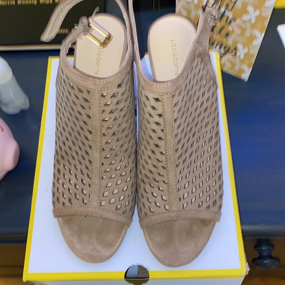 Dress shoes